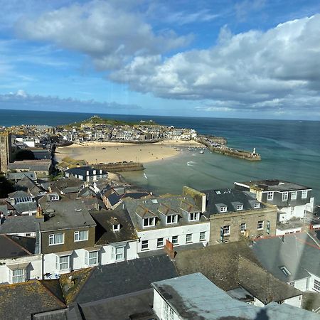 The Penthouse Apartment With An 18Ft By 14Ft Balcony With Amazing Views Over St Ives Harbour And Bay Perfect From Alfresco Dining And Sunbathing, Onsite Parking, Larger Groups Book Our Connecting Apartments Extérieur photo